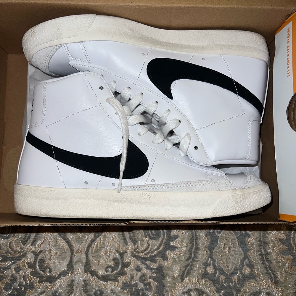 Nike Blazer Mid 77